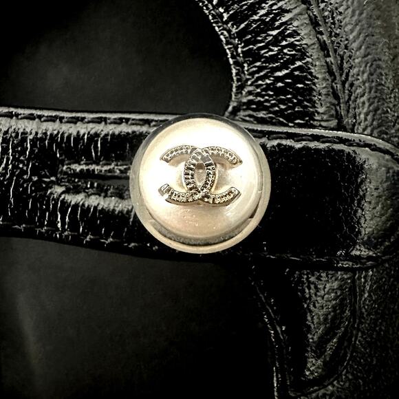 CHANEL 2024 Interlocking CC Logo Flats + Pearl - Picture 7 of 9